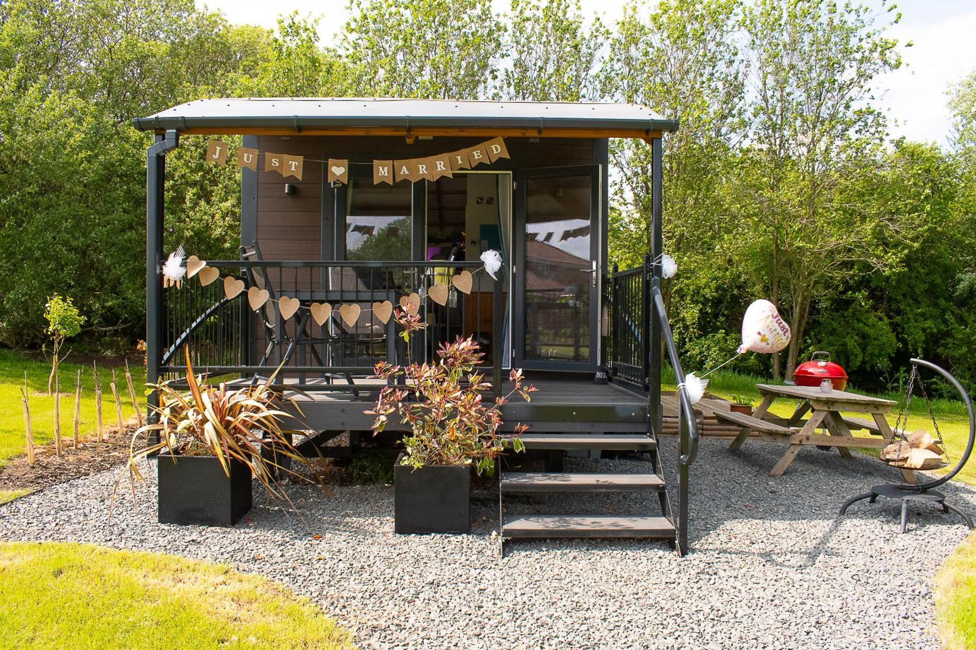 Peppercorn Pod At Beck House Glamping Hotel Salmonby Exterior photo